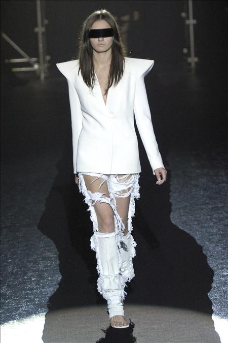 Par&iacute;s redescubre los m&aacute;s bellos desfiles de las &uacute;ltimas dos d&eacute;cadas