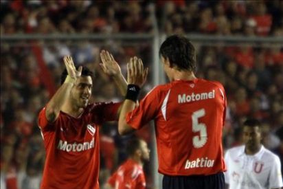 Los 'diablos rojos' queman al campe&oacute;n y Goi&aacute;s arruina la fiesta de Scolari