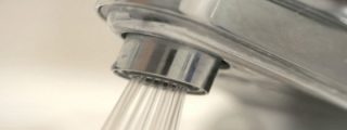 Una mujer sobrevive durante 20 d&iacute;as encerrada en el ba&ntilde;o