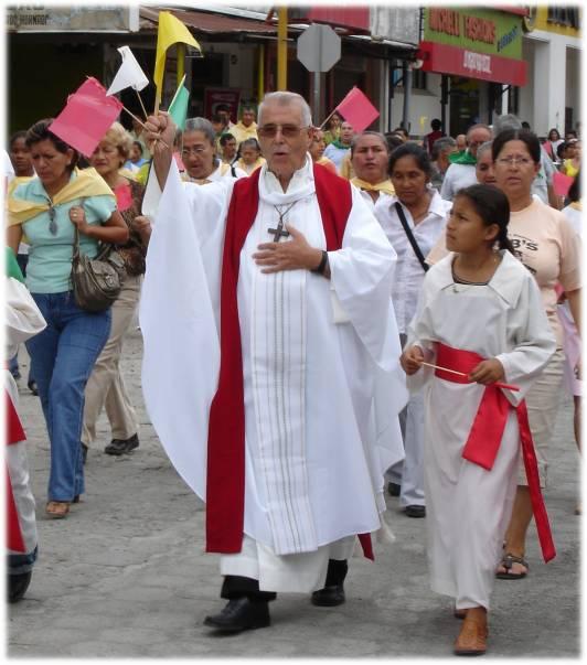 Agentes de pastoral de Sucumb&iacute;os reivindican la figura de monse&ntilde;or Gonzalo L&oacute;pez