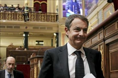 Zapatero defiende su pol&iacute;tica progresista ante las cr&iacute;ticas del PP a los recortes