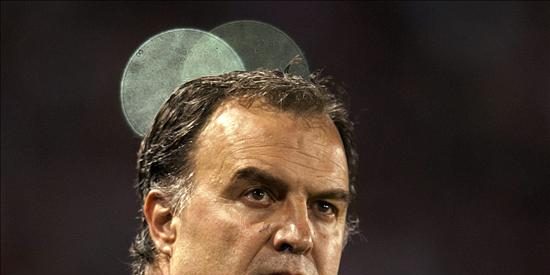 El 93,6 por ciento de los chilenos aprueba a Marcelo Bielsa, seg&uacute;n un sondeo