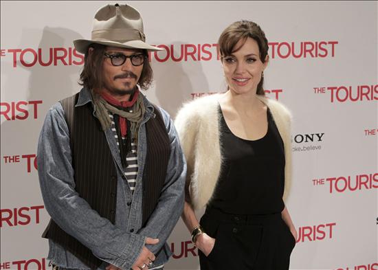 La pasi&oacute;n entre Jolie y Depp hace saltar chispas en "The Tourist"