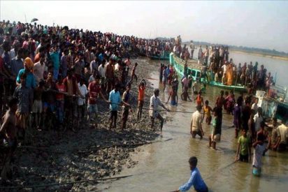 Treinta y cinco muertos y 20 desaparecidos al chocar dos barcos en Bangladesh