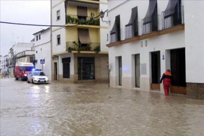 El arroyo Argamasilla inunda otra vez calles y garajes de &Eacute;cija (Sevilla)