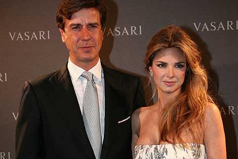 Genoveva Casanova hace oficial su relacion con Vargas Llosa