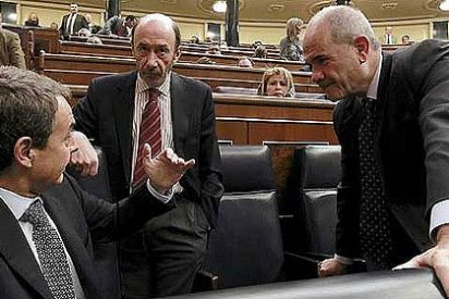 La casta del PSOE blinda sus &ldquo;privilegios&rdquo; por jubilaci&oacute;n frente al ajuste funcionarial