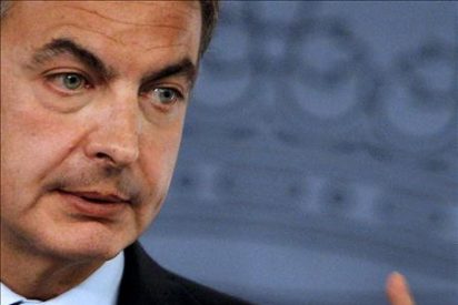 Zapatero afirma que quienes se creen m&aacute;s grandes que su partido acaban en otros peque&ntilde;os