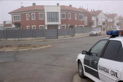 Un hombre permanece 6 horas atrincherado en su casa con un rifle y ocho armas m&aacute;s