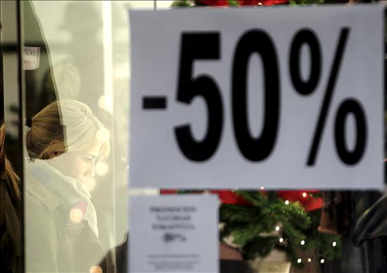 Asociaciones de consumo recuerdan que se rebajan los precios, no los derechos