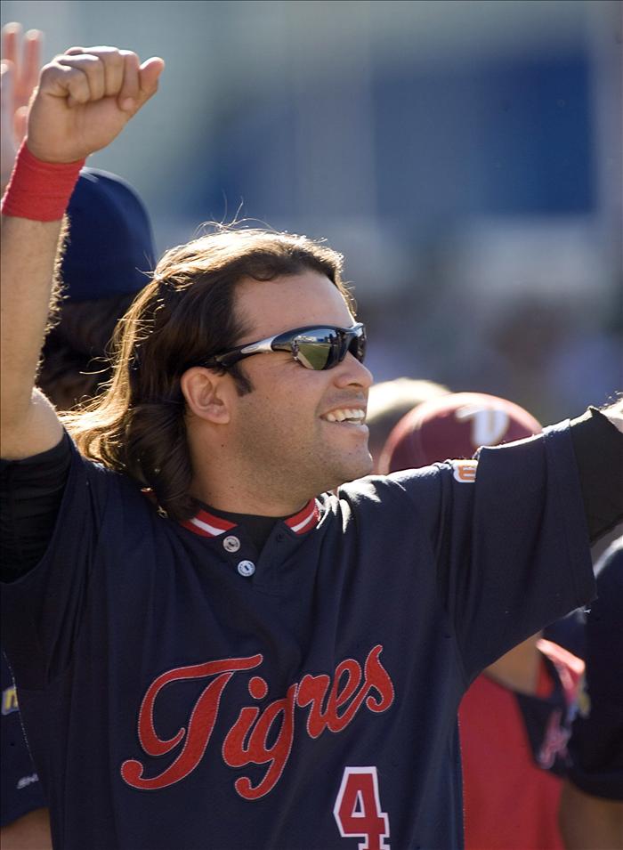 Los Tigres vencen a Leones para igualar primer lugar en las semifinales