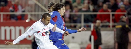 4-1. Luis Fabiano devuelve la alegr&iacute;a al Sevilla y hunde m&aacute;s al Levante