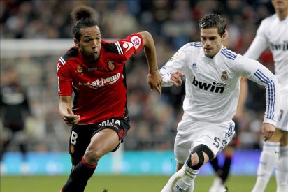 Mourinho rota y da la titularidad a Gago, Granero y Benzema