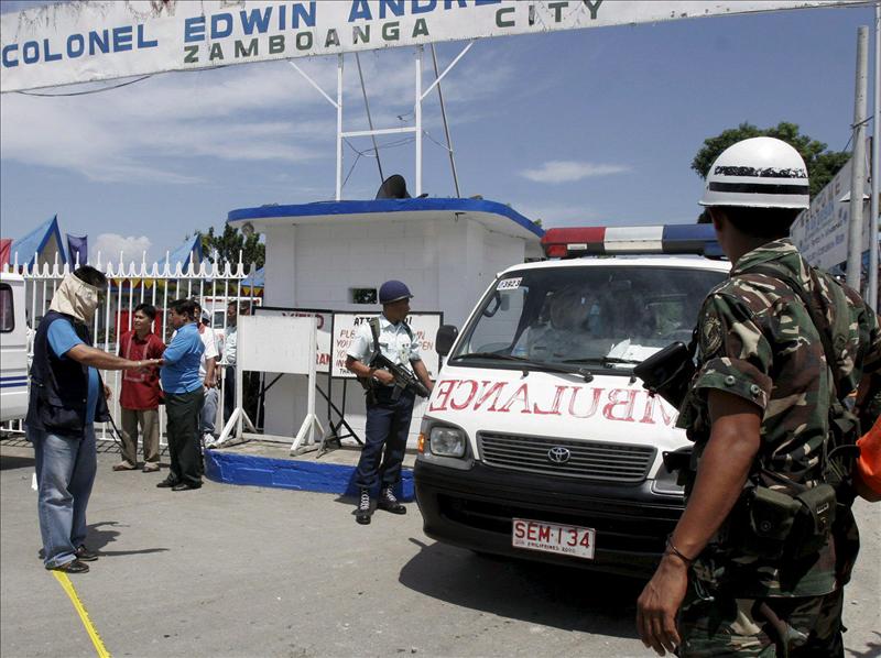Al menos 4 muertos y 14 heridos al explotar una bomba en un autob&uacute;s de Manila