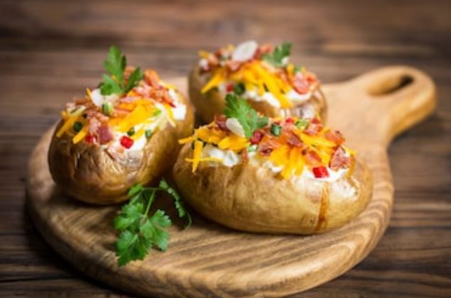 Patatas rellenas de jamón y queso