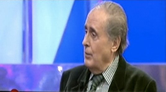 Jaime Pe&ntilde;afiel: "Dos miembros de la Guardia Real le han dado una soberana paliza a otro guardia por ser gay"