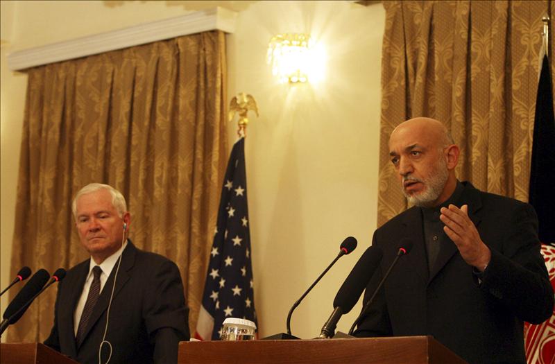 El secretario de Defensa de EEUU se re&uacute;ne con Karzai durante una visita sorpresa a Afganist&aacute;n