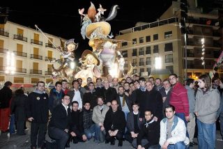 Osoro visit&oacute; anoche las Fallas en la &lsquo;Nit de la Plant&agrave;&rsquo; con los seminaristas