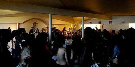 Im&aacute;genes del asalto de los gamberros a la capilla de la Universidad Complutense