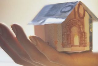 Por qu&eacute; odiamos a los bancos: avalaron el piso de su hijo, no pagaron tres cuotas y ahora les desahucian a todos