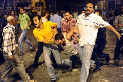 Al menos 43 heridos en choques entre manifestantes y policías en Tahrir