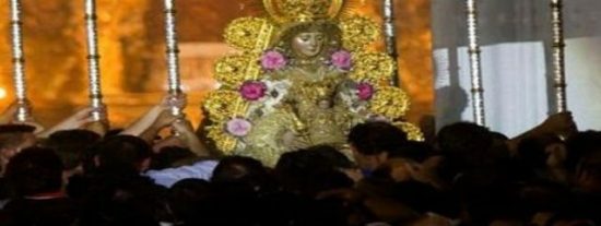 Suspendida la procesi&oacute;n de la Virgen del Roc&iacute;o al romperse un varal del paso