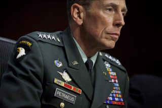 El Senado de EEUU confirma al general Petraeus como nuevo director de la CIA