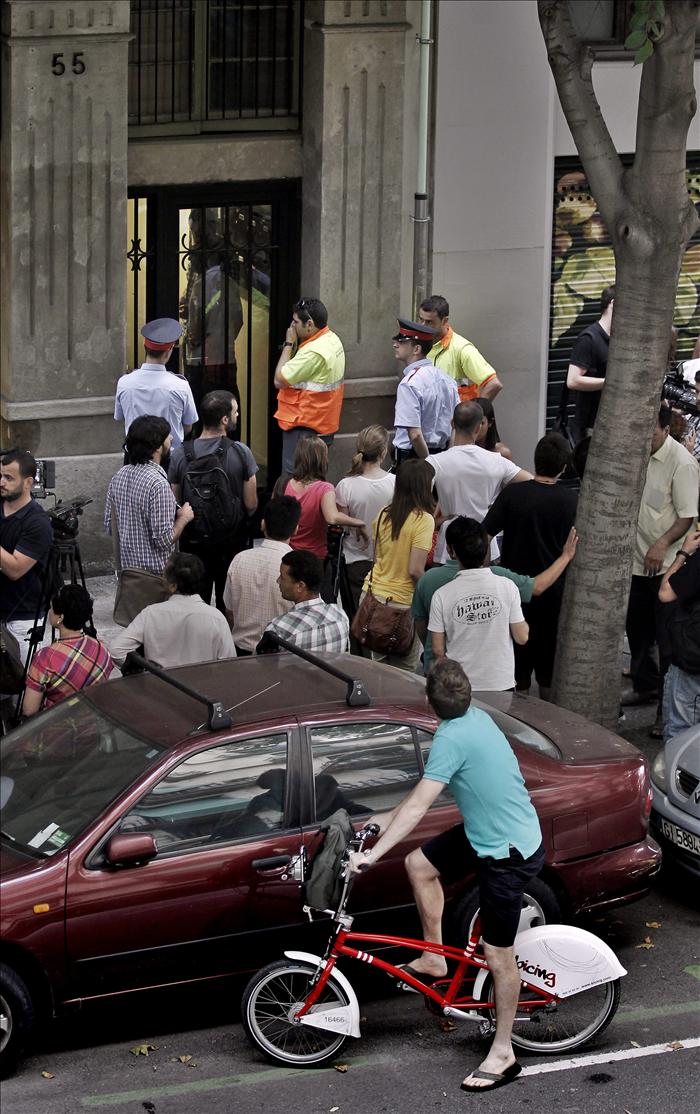 Un hombre mata a su pareja a puñaladas en Barcelona y se autolesiona ...
