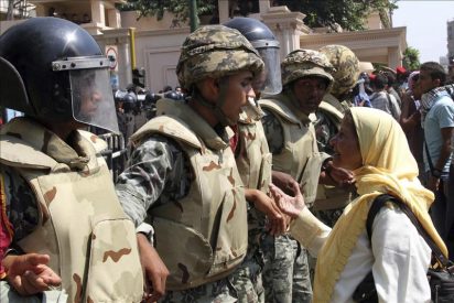 Denuncian el uso excesivo de la fuerza por los policías en los últimos disturbios en Tahrir