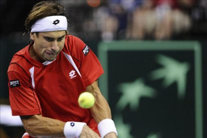 Ferrer humill&oacute; a Roddick ante sus propios seguidores y Espa&ntilde;a domina con 0-2