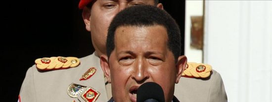 Ch&aacute;vez se marcha a Cuba tras dejar claro que es el jefe de Estado