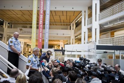 La Polic&iacute;a noruega considera posible que Breivik no actuara solo