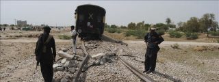 Unos desconocidos armados matan a once pasajeros de una camioneta en Pakist&aacute;n