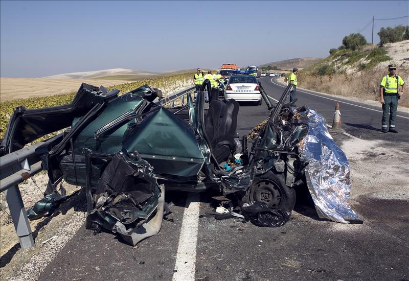 Tres muertos y siete heridos en un accidente en la localidad sevillana ...