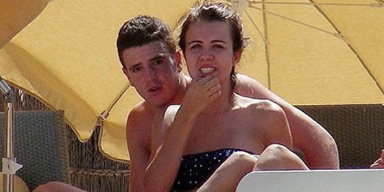 Andrea Guasch, actriz de 'Punta escarlata' y nuera de Ana Obreg&oacute;n, pillada en top-less por Intervi&uacute;