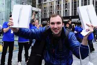 Apple arrasa las previsiones gracias al iPhone y al iPad