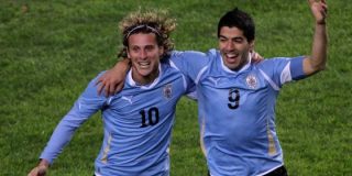 Su&aacute;rez y Forl&aacute;n meten a Uruguay en la final