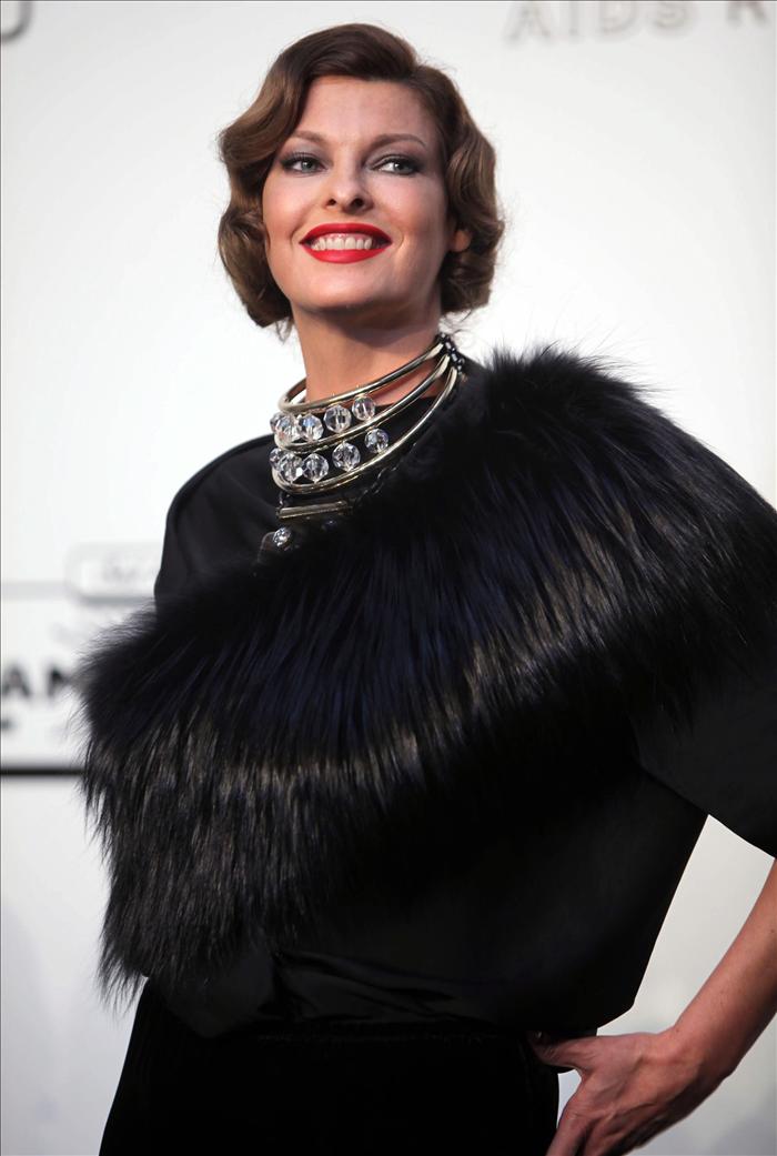 Linda Evangelista pide 46.000 dólares al mes para hijo que tuvo con el actual marido de Salma Hayek