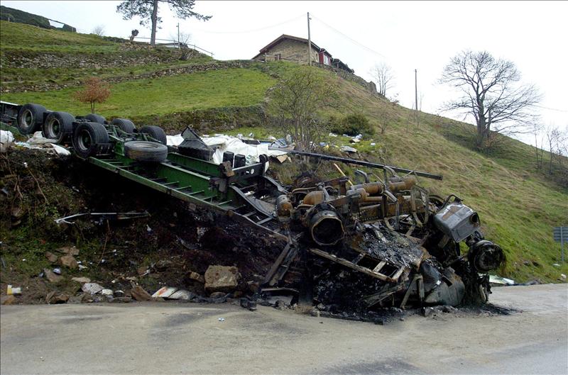 Muere calcinado un conductor en un accidente en la A2 en Alfajar&iacute;n (Zaragoza)