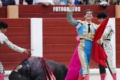 Triunfa El Juli, oreja a Urdiales y Chaves, y heridos Puerto y un banderillero