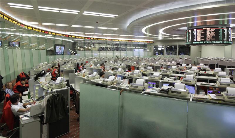 El índice Hang Seng sube un 0,41 por ciento a media sesión