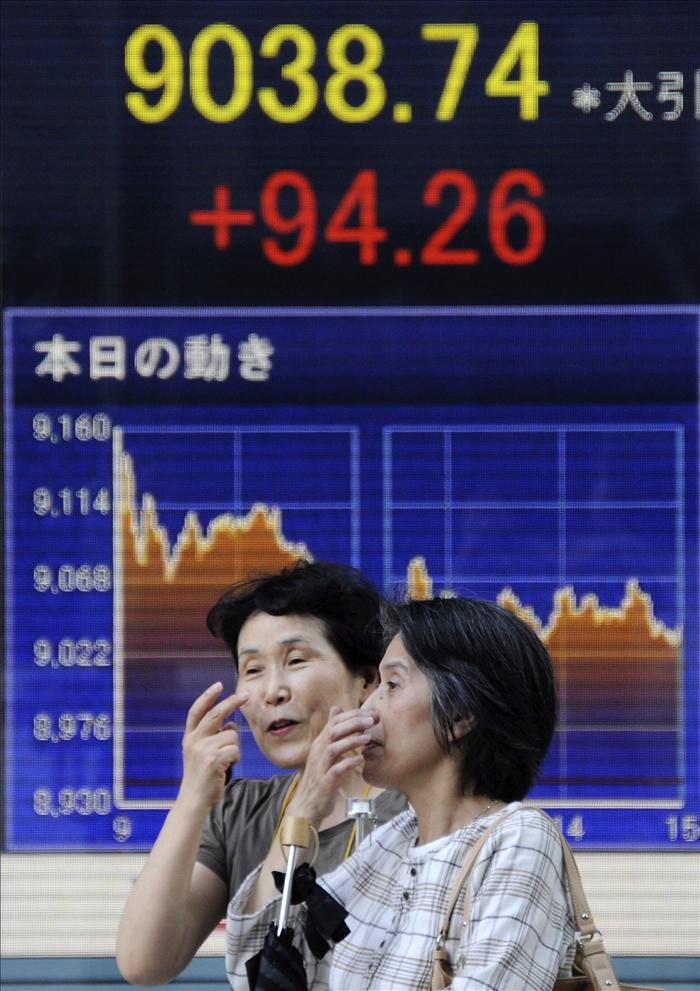 El Nikkei baja 113,5 puntos, el 1,25 por ciento, hasta 8.943,76 puntos