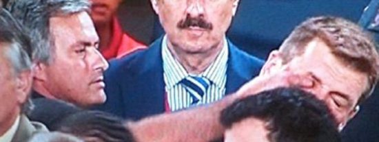 Video: Y Mourinho le hizo un piquete de ojos a 'Pito' Vilanova