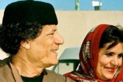 La esposa de Gadafi huye de Libia con tres de sus hijos y se refugia en Argelia
