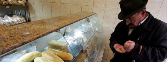 Mas deja sin pagar a los geri&aacute;tricos que atienden a 142.000 personas