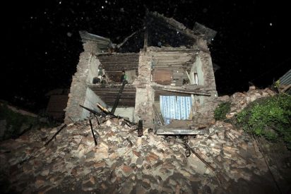 Al menos 18 muertos por el terremoto en Nepal y el noreste de la India