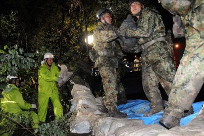 El tif&oacute;n "Roke" deja ya 10 muertos y cinco desaparecidos