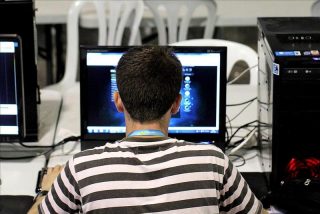 El 32 por ciento de los j&oacute;venes considera internet tan importante como el aire