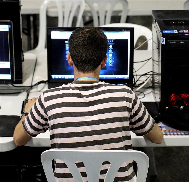 El 32 por ciento de los j&oacute;venes considera internet tan importante como el aire