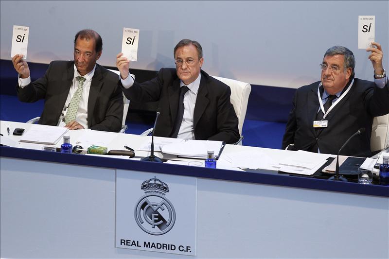 Los socios cuestionan las formas de Mourinho, Florentino las defiende